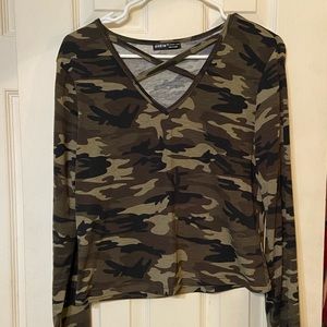 Womens camo cross chest long sleeve Tshirt